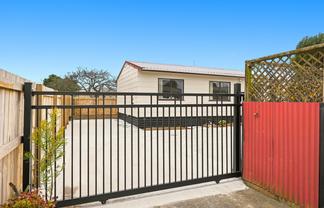 2/41 President Avenue, Papakura