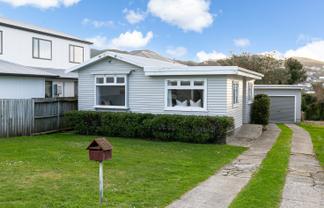 42 Tarawera Road, Johnsonville