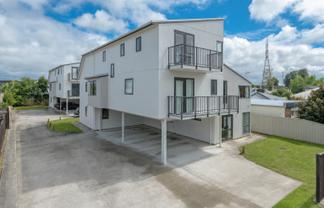 2/187 Knighton Road, Hillcrest