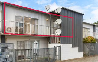 8/41 Anzac Road, Browns Bay