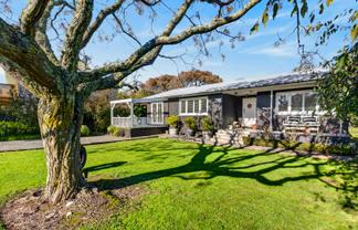 320 Clifton Road, Te Awanga