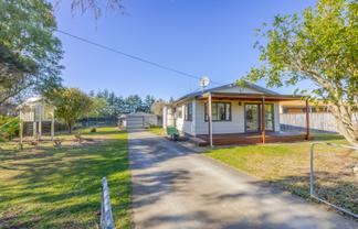 12 Lake Street, Takapau