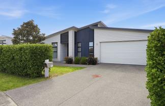 13 Andalusian Way, KARAKA