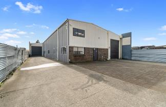 Functional Warehouse in Central Frankton