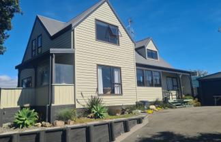 81 Renown Road, Raumati South