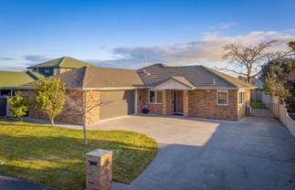 11 Oaklands Drive, Cambridge