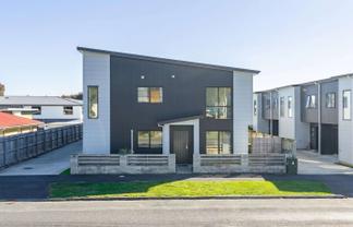 1/105 Knighton Road, Hillcrest