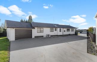 18 Knightsbridge Place, Dinsdale
