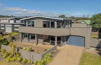 106 Corokia Place, Matarangi
