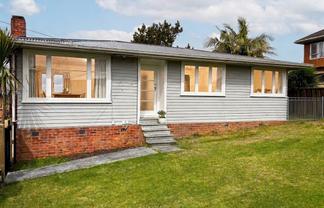59 Roberts Rd, Te Atatu South