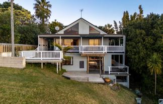 218 Whangaparaoa Road, Red Beach
