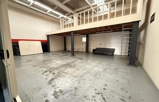Excellent High Stud Office/Warehouse