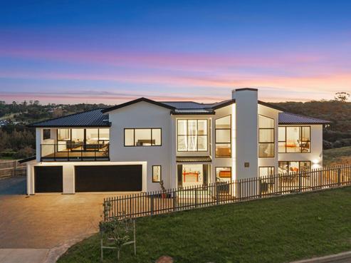 8 Ridgelea Road, Long Bay