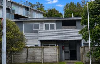 2/126 Redwood Avenue, Tawa