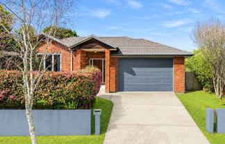 31 St James Drive, Huntington