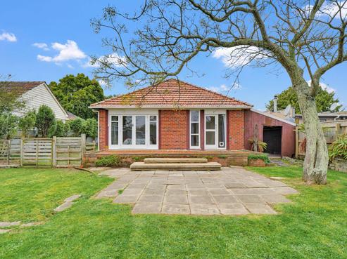 59 Weston Avenue, Roslyn