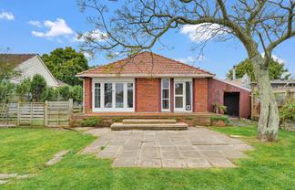 59 Weston Avenue, Roslyn