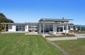 Te Wakanui Road, Tirohanga