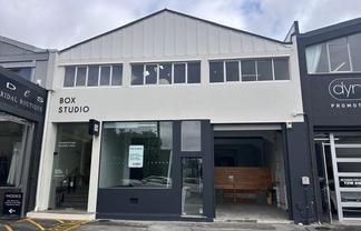 Versatile Retail or Warehouse Space in Newmarket