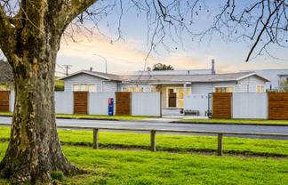 2 Worsley Street, Tamarau