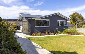10 Armstrong Grove, Hilltop