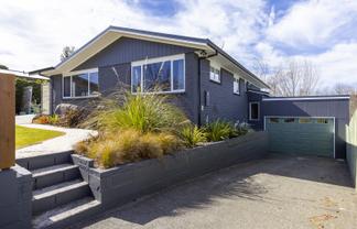 10 Armstrong Grove, Hilltop