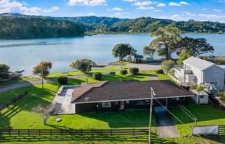 2 Dunbar Road, Point Wells