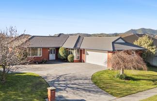 6 Ruth Taylor Avenue, Stoke