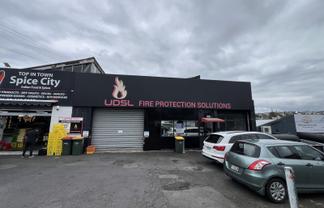 254sqm Warehouse and showroom