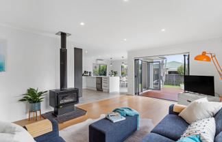 8 Toomer Place, Beachlands