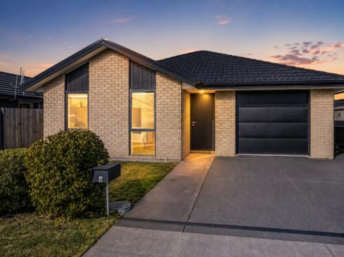 4 Shrimpton Avenue, Woodend