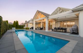 14 Tall Oaks Way, Bethlehem