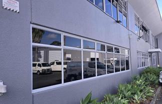 Large Albany 196sqm Office with 10 Carparks