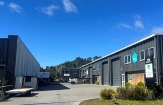 Modern tilt slab warehouse. Flexible lease options