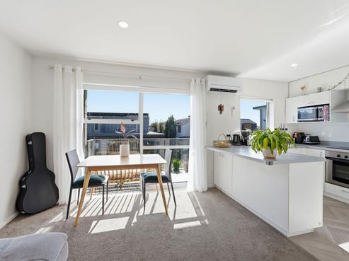 7/101B Caledonian Road, Saint Albans