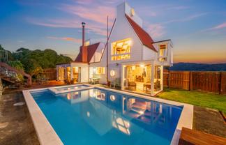 7 Coach Lane, Belmont