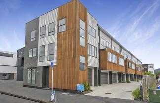 1/24 Liverpool Street, Hamilton Central
