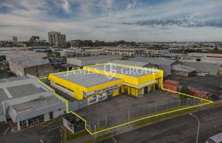 Unbeatable Location, Secure Yard, Landlord Fitout!