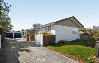 8 Peckham Lane, Woolston