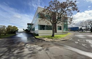 Wiri Office with 62 Parks | 272m2 - 1,225m2