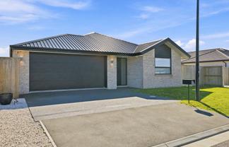 8 Lacuna Place, ROLLESTON