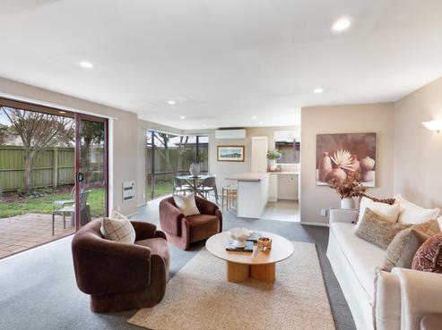 2/172 Langdons Road, Northcote