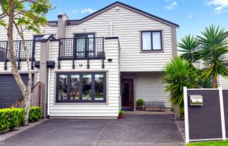 2/38 John Jennings Drive, Oteha