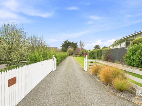 8A Tirimoana Place, Otamatea