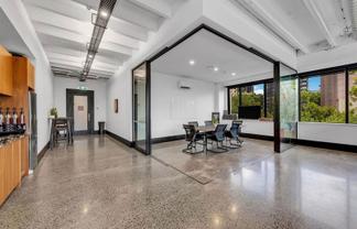 REFURBISHED 125M² OFFICE WITH IMPRESSIVE VIEWS

