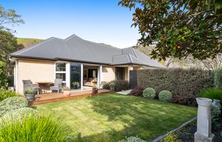 13 Alderson Avenue, Hillsborough