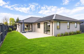 17 WHAKAHAUMAKO ROAD, Cambridge