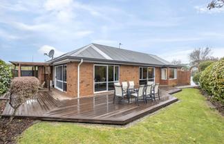 25 Autumn Place, Redwood