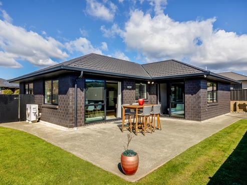 11 Greenstone Grove, Brown Owl