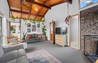 12 Escalona Street, Kamo